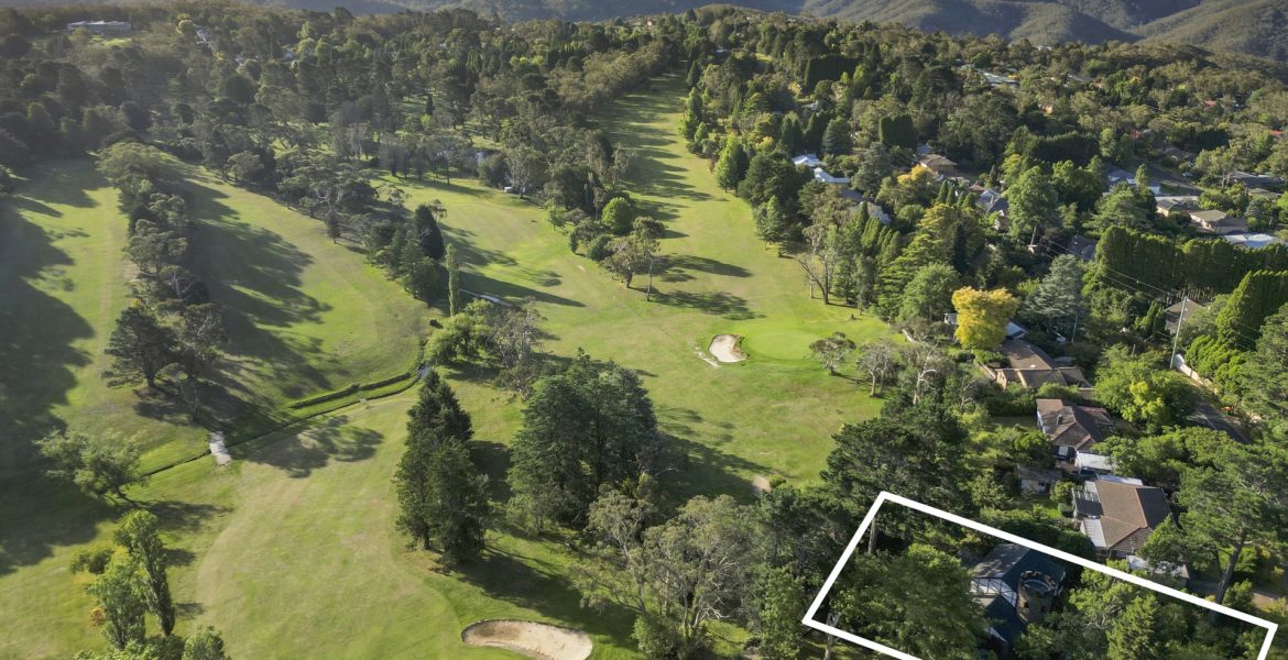 100 Blaxland Road, Wentworth Falls, NSW 2782
