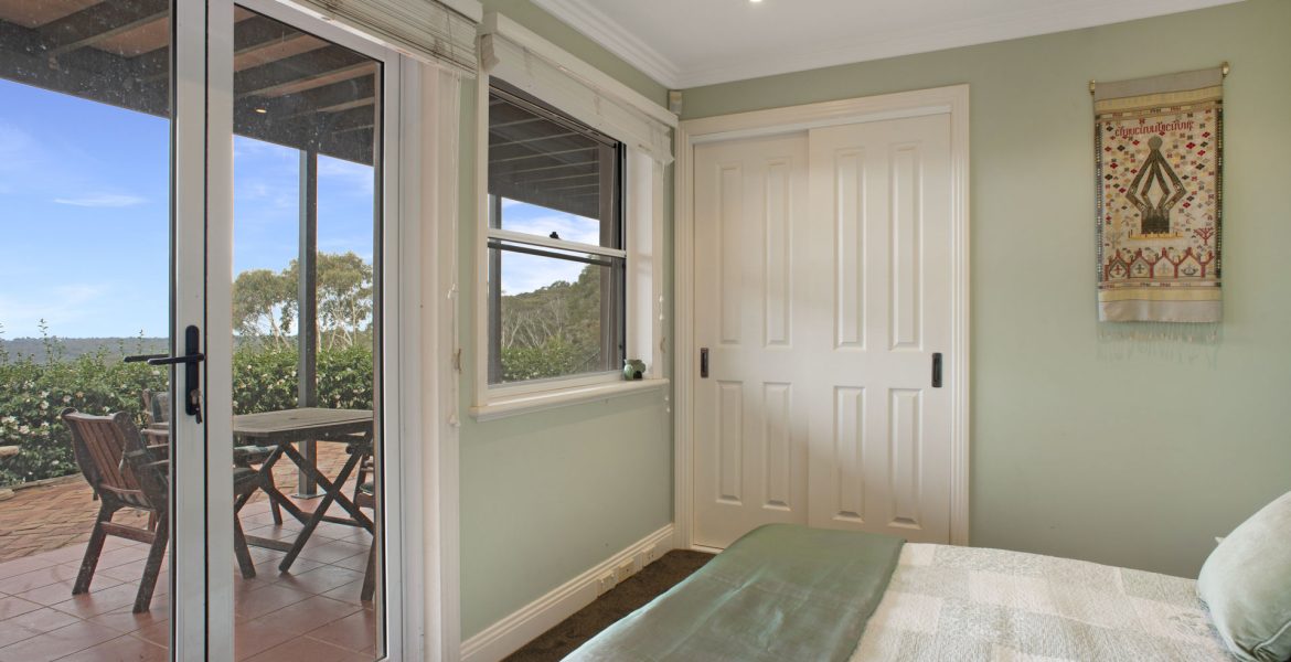 33 Henderson Road, Wentworth Falls, NSW 2782