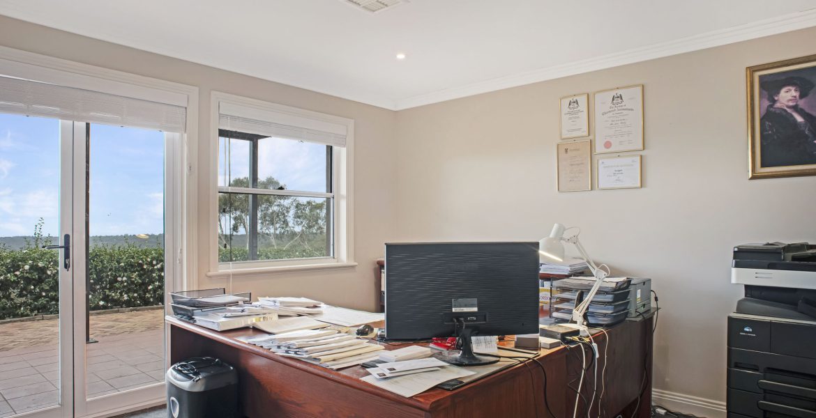 33 Henderson Road, Wentworth Falls, NSW 2782