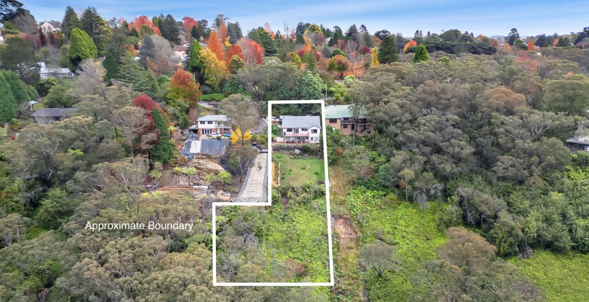33 Henderson Road, Wentworth Falls, NSW 2782