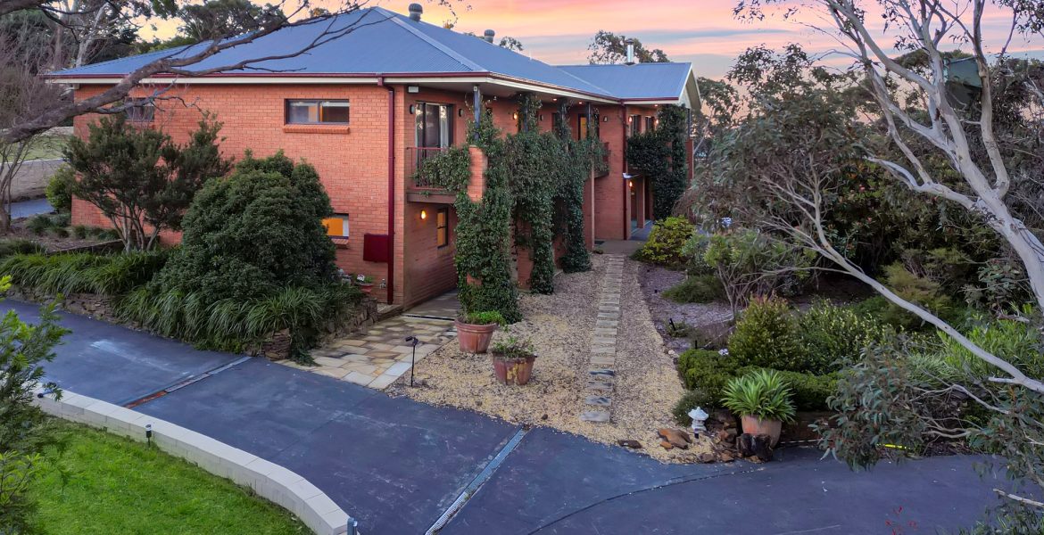 182 Tableland Road, Wentworth Falls, NSW 2782