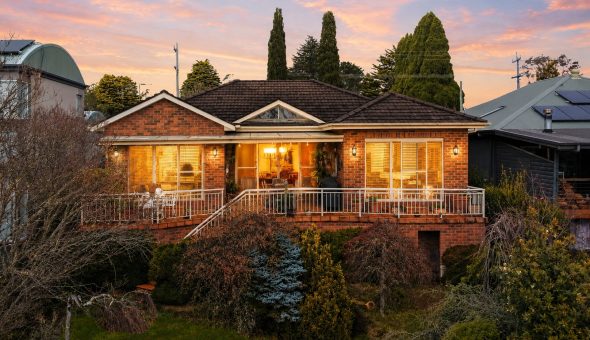 23 View Road, Wentworth Falls, NSW 2782